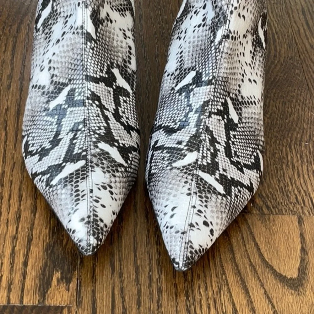 Faux Snakeskin Boots | 10M - Picture 6 of 9